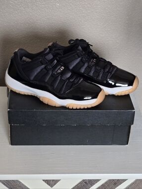 MAKE OFFER Jordan 11 Bleached Coral Low-Top